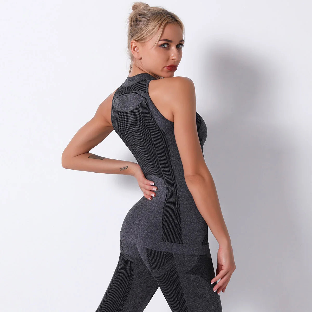 Seamless Women Sports Top Yoga Shirt Sleeveless Tank Top High Neck Workout Fitness Running Vest Sportswear Women Gym Clothing