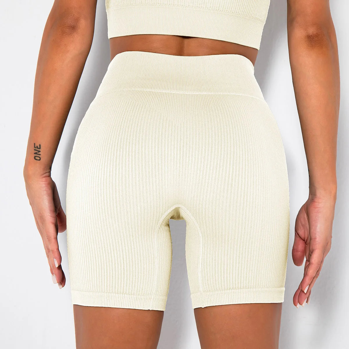 Seamless Knitted Sports Shorts Casual High Waist Push Up Cycling Shorts Fitness Running Tight Hip Lifting Yoga Shorts Sportswear